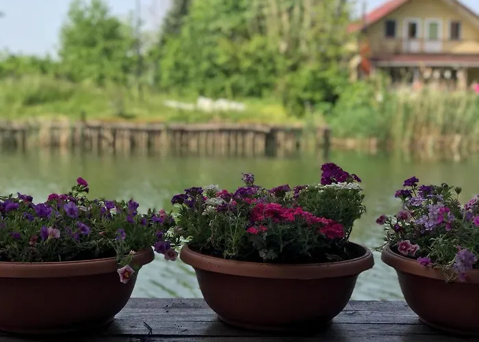 מלון Sweet River 2*